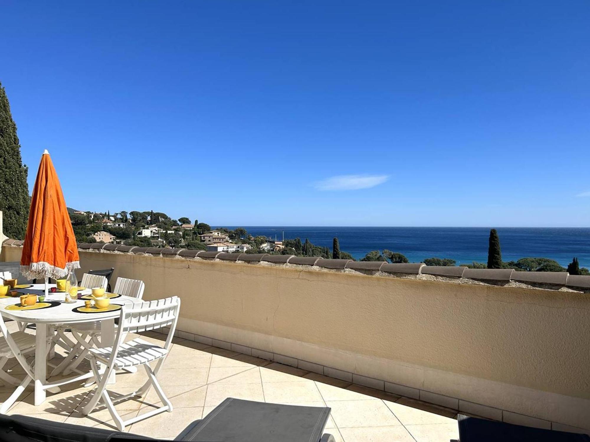 Appartement 3 Pieces 6 Pers Avec Terrasse, Clim, Piscine Privee, Parking - Fr-1-251-81 Le Lavandou Exterior photo